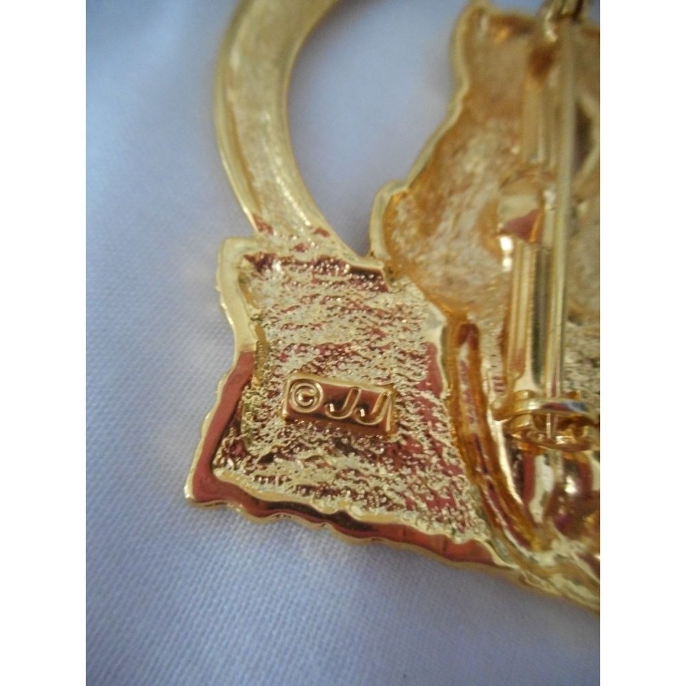 Cat Pin Brooch JJ Jonette Signed Goldtone Cat Friends Lovers on Wall Moon - Picture 3 of 3